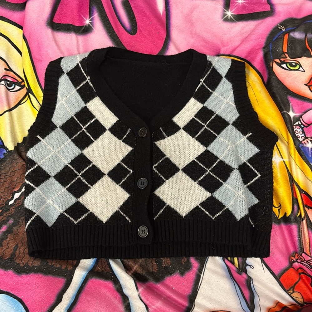 women’s cropped sweater vest